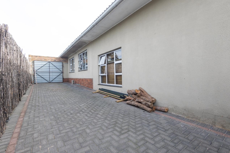 4 Bedroom Property for Sale in Windsor Park Western Cape